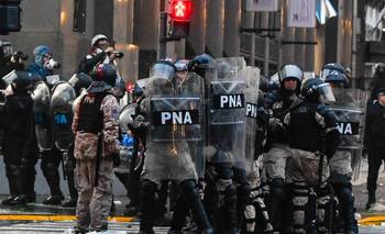 Brutal represión: las fuerzas de seguridad hirieron en la cabeza a una fotógrafa | Represión 