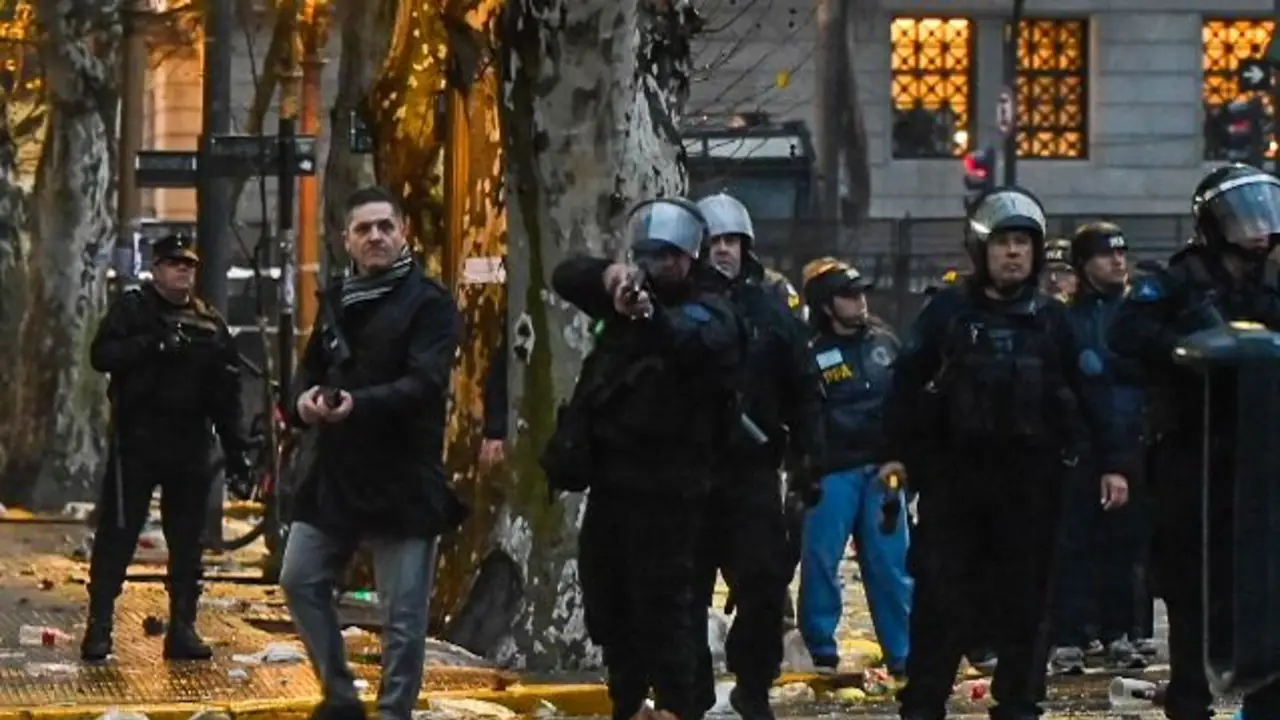 Senado, represión en el Senado, fuerzas federales, detenidos, 28 detenidos.