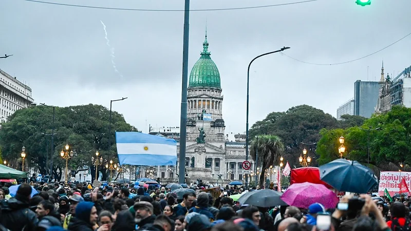 Doble protesta contra el Gobierno: las organizaciones se preparan para una movilización masiva al Congreso Doble protesta contra el Gobierno: las organizaciones se preparan para una movilización masiva al Congreso