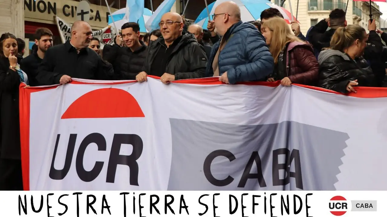 Manejo del Fuego: con marcha y redes, la UCR volvió a cercar a sus propios senadores