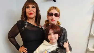 Moria Casan y sus nietos Moria Casan y sus nietos