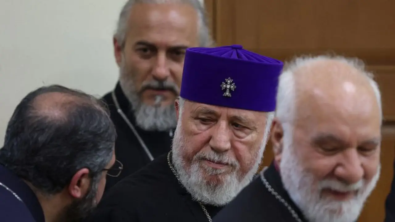 Líder de Iglesia armenia va a juicio en medio de pulso con el Gobierno y tensiones con Rusia