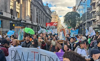 Masiva marcha por San Cayetano, pero también por las deudas que Milei ignora | Día de san cayetano