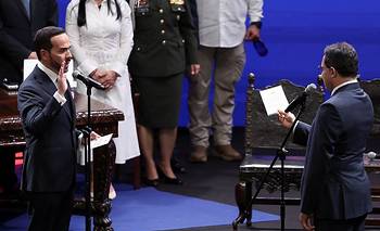 De La Espriella asumió la presidencia de Colombia en una inédita ceremonia fuera de Bogotá | Colombia