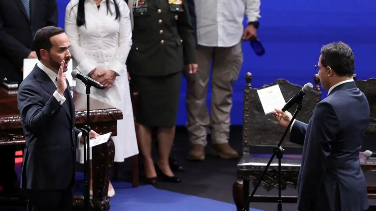 Abelardo De La Espriella asumió la presidencia de Colombia en una inédita ceremonia fuera de Bogotá