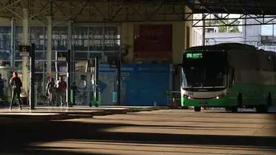 Una línea de colectivo eliminó todas las paradas en parte de su recorrido Una línea de colectivo eliminó todas las paradas en parte de su recorrido