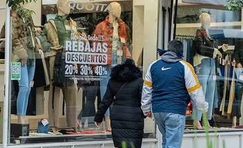 La caída del consumo no encuentra piso: las ventas minoristas volvieron a bajar en julio | Crisis económica