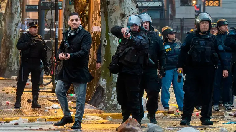 Denunciaron a Monteoliva y al comisario Gauna por la feroz represión frente al Congreso