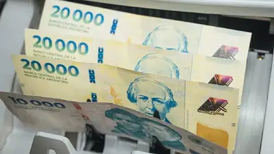 Dinero. Dinero.