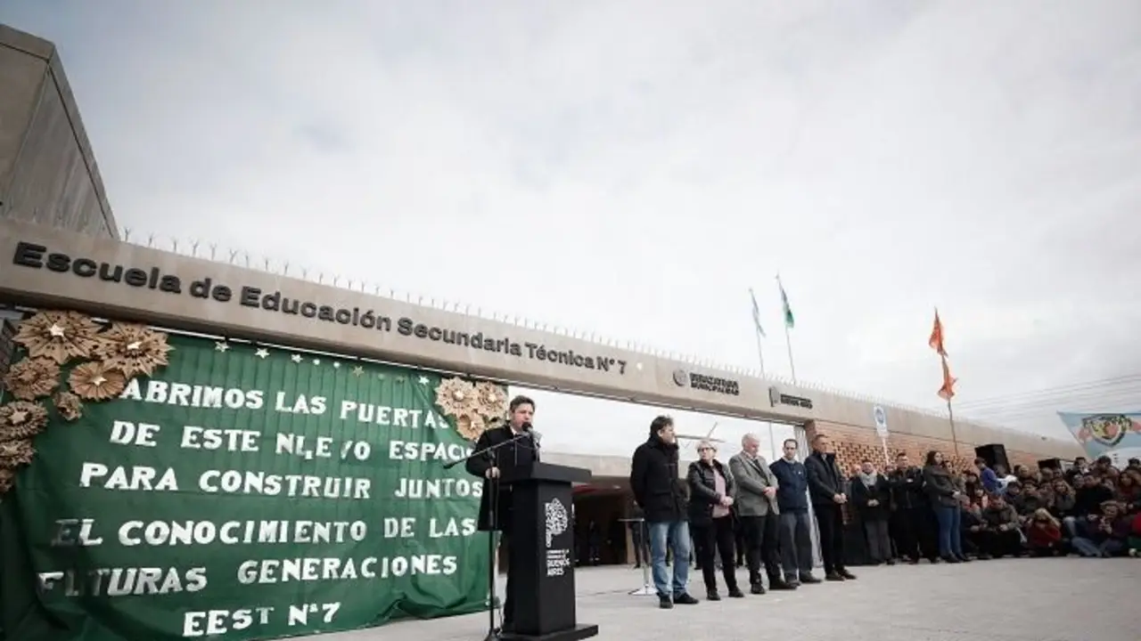 Ante el abandono de Milei, Kicillof retoma obras paralizadas y destina $2.842 millones a la educación técnica en PBA
