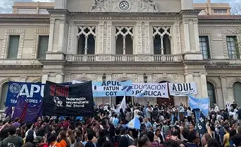 Paro universitario en Santa Fe: trabajadores docentes y no docentes se movilizan | Universidades
