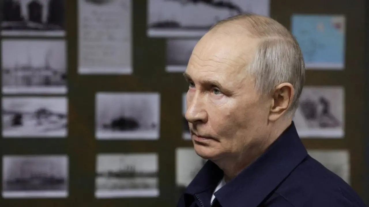 Putin visita por primera vez una isla reclamada por Japón y Tokio protesta
