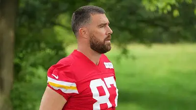 Travis Kelce afirma que su "alocada" boda con Taylor Swift fue "la mejor noche de mi vida" Travis Kelce afirma que su "alocada" boda con Taylor Swift fue "la mejor noche de mi vida"