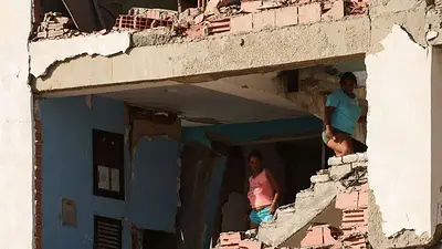 Venezolanos se preparan para cortes de luz y agua más severos ante la inminencia de El Niño Venezolanos se preparan para cortes de luz y agua más severos ante la inminencia de El Niño