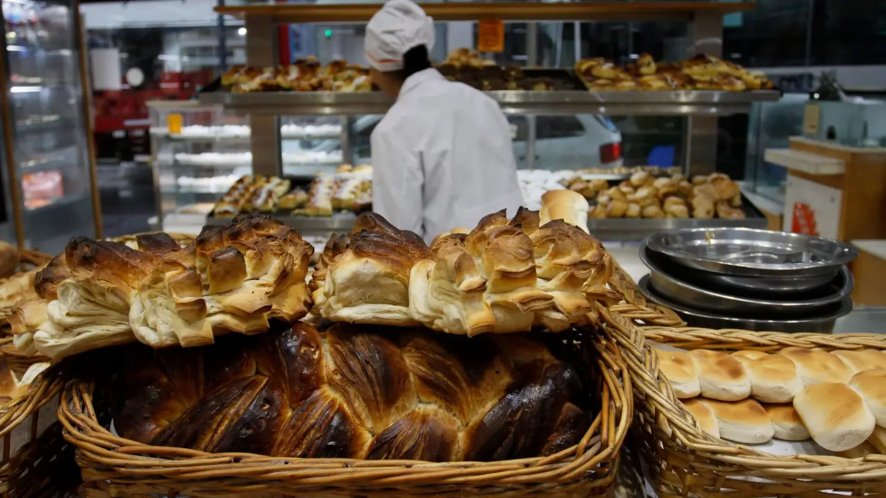 Cae el consumo y las panaderías de Rosario sufren el golpe de la crisis: "No alcanza el sueldo"