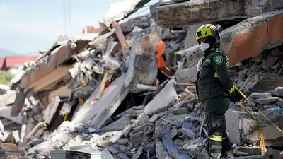 "Rescate", el veterano voluntario que busca víctimas entre los escombros tras el terremoto en Colombia "Rescate", el veterano voluntario que busca víctimas entre los escombros tras el terremoto en Colombia
