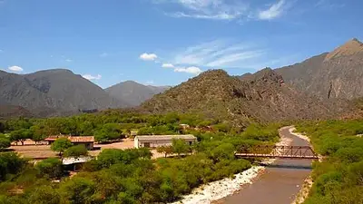 Escapada de fin de semana largo: el pueblo fantasma de sólo 10 familias que esconde una cascada Escapada de fin de semana largo: el pueblo fantasma de sólo 10 familias que esconde una cascada
