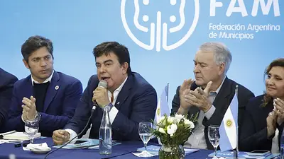El intendente Espinoza cruzó a Milei por la morosidad récord de las familias argentinas: "Un arma en la cabeza" El intendente Espinoza cruzó a Milei por la morosidad récord de las familias argentinas: "Un arma en la cabeza"