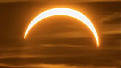 Decenas de internados en Alemania por molestias en los ojos tras un eclipse solar Decenas de internados en Alemania por molestias en los ojos tras un eclipse solar