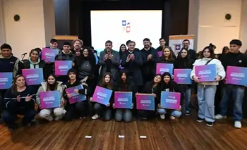 La Provincia entregó 52 computadoras y anunció nuevas obras en Exaltación de la Cruz | Pba