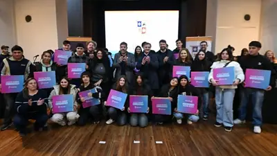 Con computadoras y nuevos convenios, la Provincia refuerza su presencia en Exaltación de la Cruz Con computadoras y nuevos convenios, la Provincia refuerza su presencia en Exaltación de la Cruz