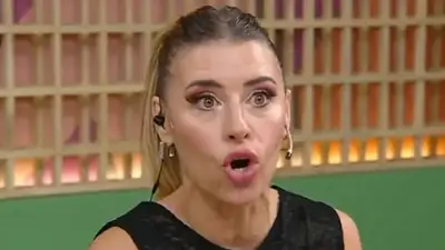 Mariana Brey quiso defender a Milei y terminó siendo humillada. Mariana Brey quiso defender a Milei y terminó siendo humillada.