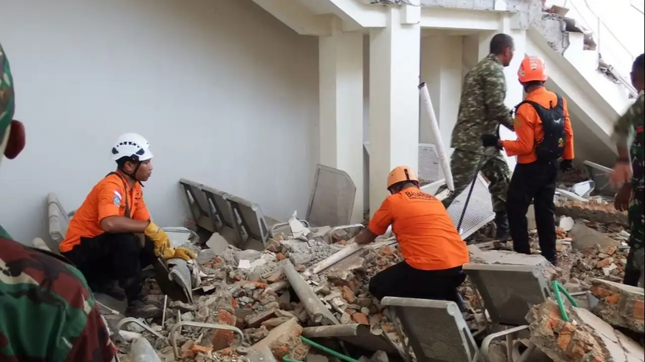 Doble terremoto en Indonesia dejó casi 50 muertos y decenas de heridos