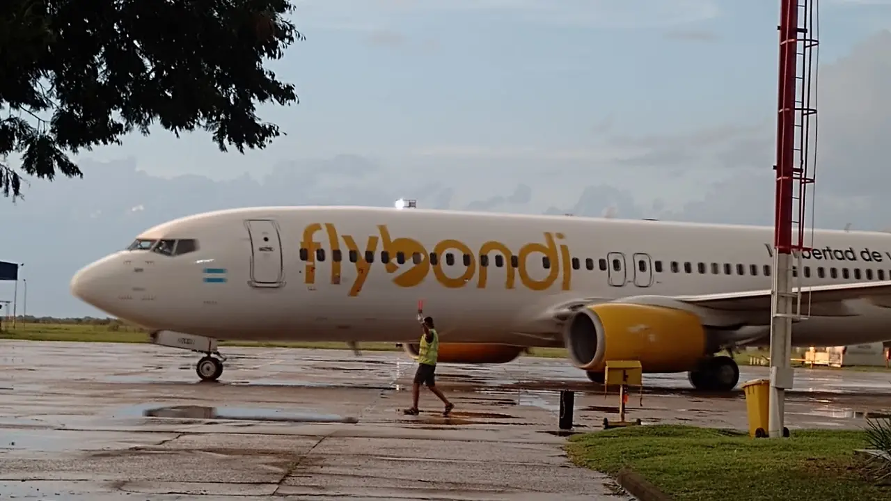 Crisis financiera y operativa de FlyBondi: la empresa lleva 45 días sin vuelos a Corrientes