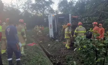 Brasil: diez personas murieron tras el vuelco de un micro en Río de Janeiro | Accidente