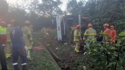 Brasil: diez personas murieron tras el vuelco de un micro en Río de Janeiro Brasil: diez personas murieron tras el vuelco de un micro en Río de Janeiro