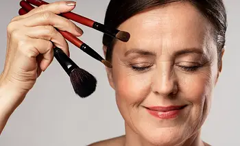 El error de maquillaje que más envejece después de los 60 | Tendencias