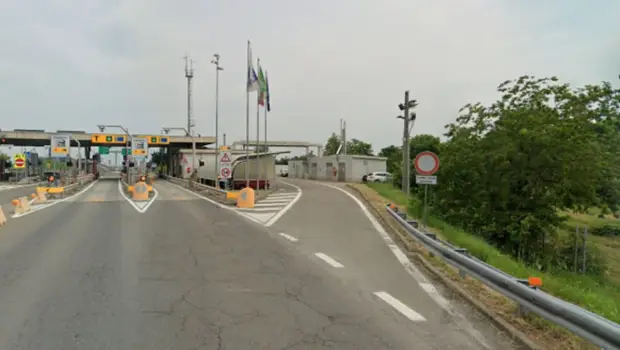Recorrieron más de 100 kilómetros por la ruta con su hijo muerto en el asiento de atrás | Italia