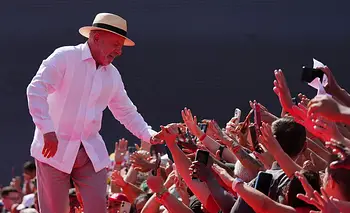 Una encuesta revela que Lula mantiene estrecha ventaja sobre senador Bolsonaro a puertas de comicios Brasil | Brasil 