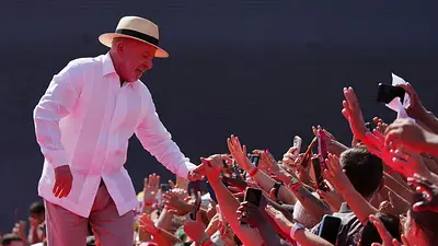 Una encuesta revela que Lula mantiene estrecha ventaja sobre senador Bolsonaro a puertas de comicios Brasil Una encuesta revela que Lula mantiene estrecha ventaja sobre senador Bolsonaro a puertas de comicios Brasil