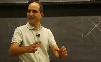 Juan Maldacena: “Se puede viajar al futuro, pero no volver para contarlo” | Astrofísica