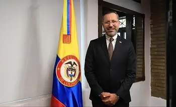 Escándalo en Colombia: encontraron al ministro de Vivienda en la playa tras el terremoto | Colombia