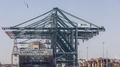 El déficit comercial de España con China se dispara, mientras se repliega Estados Unidos El déficit comercial de España con China se dispara, mientras se repliega Estados Unidos