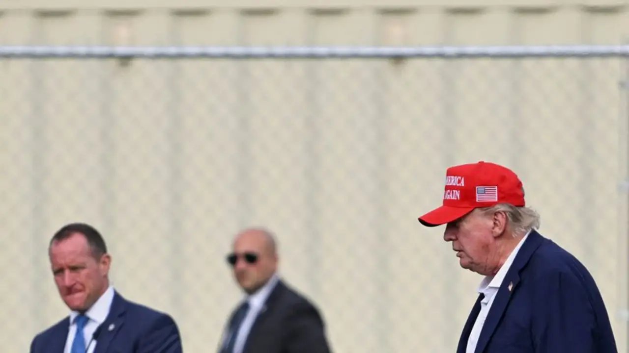 Trump negó negociaciones con Irán y afirmó que el estrecho de Ormuz está abierto