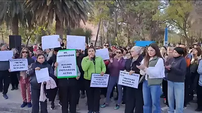 Vecinos de Catamarca denuncian tarifazos de luz de $600 mil por el ajuste de Jalil Vecinos de Catamarca denuncian tarifazos de luz de $600 mil por el ajuste de Jalil