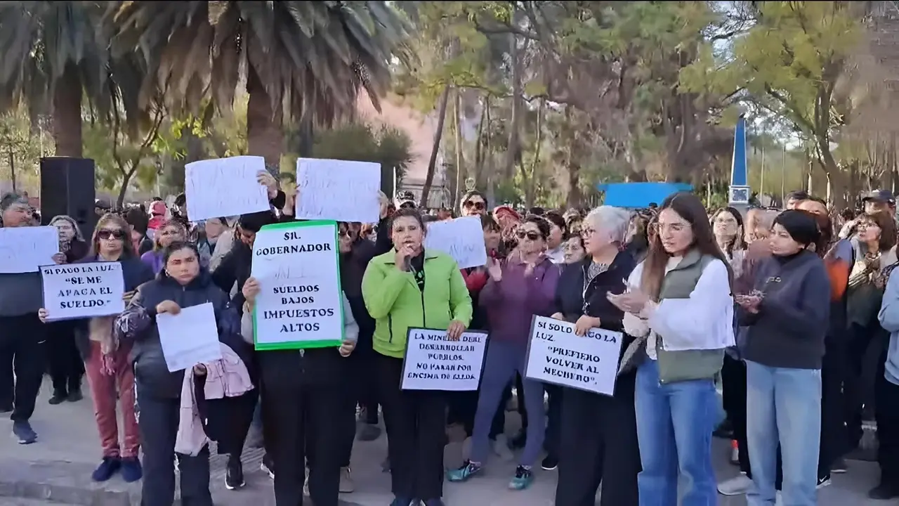 Vecinos de Catamarca denuncian tarifazos de luz de $600 mil por el ajuste de Jalil