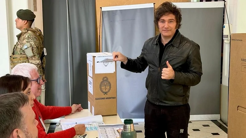 Milei patea la suspensión de las PASO para diciembre y puja con los gobernadores por una nueva Corte Suprema Milei patea la suspensión de las PASO para diciembre y puja con los gobernadores por una nueva Corte Suprema