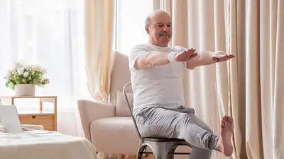 Caminar ya no alcanza: el simple ejercicio de 15 minutos que los médicos argentinos exigen a los mayores de 60 Caminar ya no alcanza: el simple ejercicio de 15 minutos que los médicos argentinos exigen a los mayores de 60