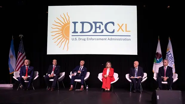 Milei le extendió la alfombra roja a la guerra contra las drogas de Trump | Eeuu-américa latina