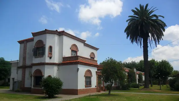 Parece un pueblo perdido en el tiempo, pero se puede llegar en tren desde CABA | Escapadas