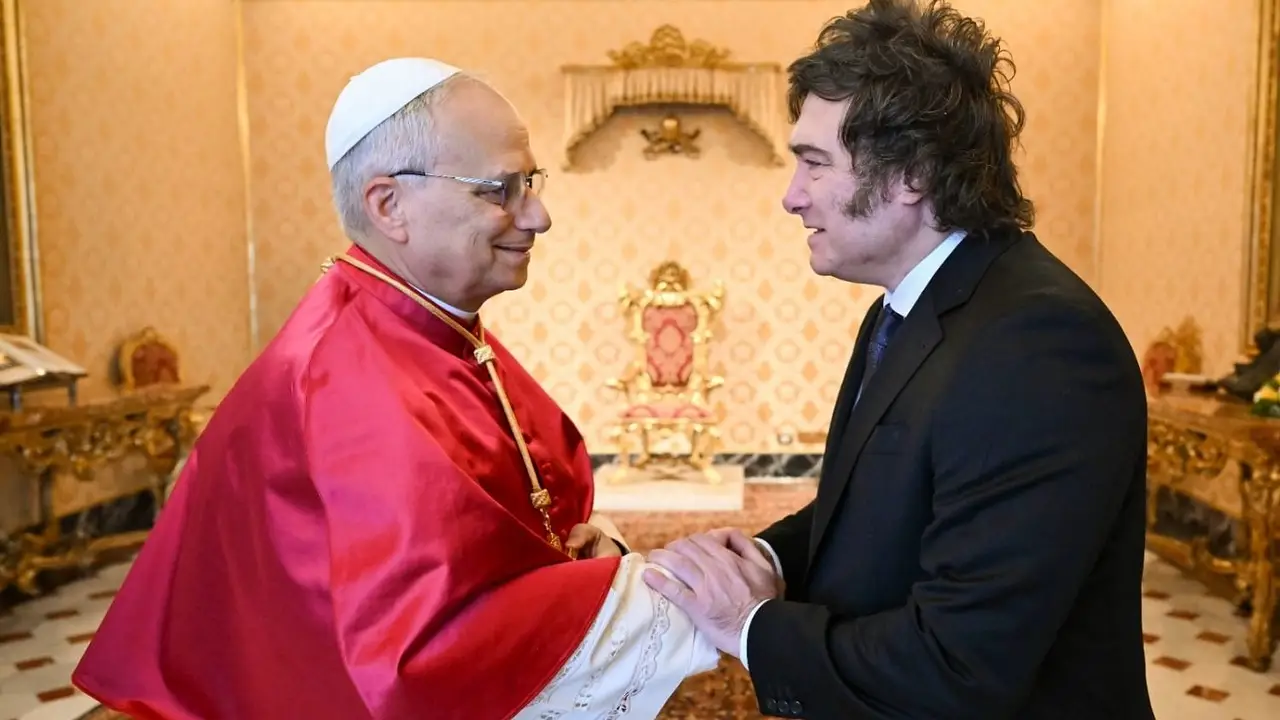 Milei le quiere disputar el Papa al peronismo y se analiza decretar feriado por la visita de León XIV