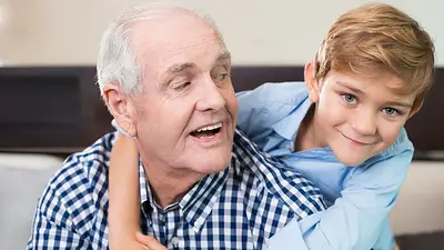 abuelo y nieto. abuelo y nieto.