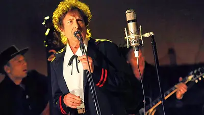 Bob Dylan, músico y premio Nobel: "Una persona tiene éxito si se levanta por la mañana y se acuesta por la noche y, en medio, hace lo que le gusta" Bob Dylan, músico y premio Nobel: "Una persona tiene éxito si se levanta por la mañana y se acuesta por la noche y, en medio, hace lo que le gusta"