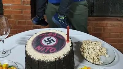 Torta con las esvástica nazi Torta con las esvástica nazi
