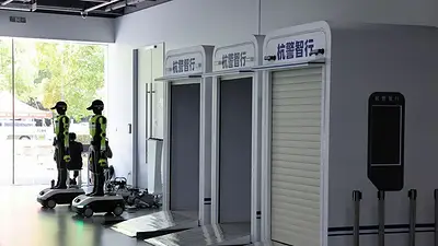 China pone a "robocops" a vigilar el tráfico, aunque sin facultades para detener a nadie China pone a "robocops" a vigilar el tráfico, aunque sin facultades para detener a nadie