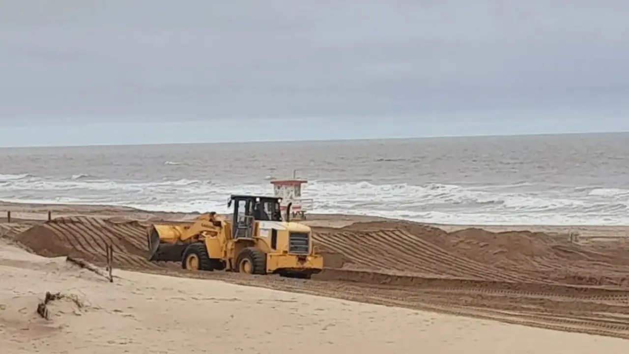 Riesgo ambiental: polémica en Pinamar por una carrera de motos en plena playa
